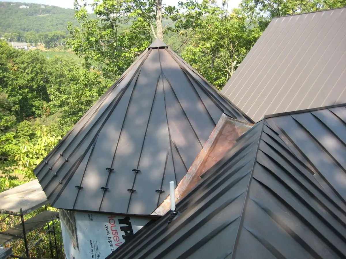 Professional Roof Tarp Installation by Craftsman Roofing in Holly View Forest-Highland Park